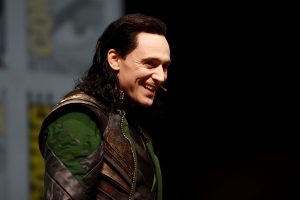 Tom Hiddleston als Loki Antagonisten Emotionen - Bild: "Tom Hiddleston" von "Gage Skidmore" (CC BY-SA 2.0)